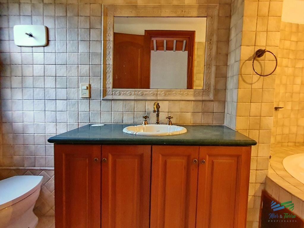 Se alquila anual casa 3 dormitorios con gran en
