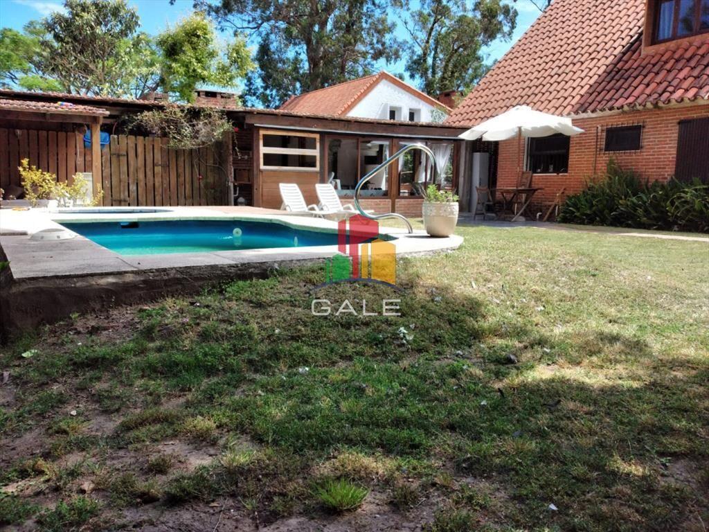 Casa de 4 dormitorios en alquiler en Playa Mansa
