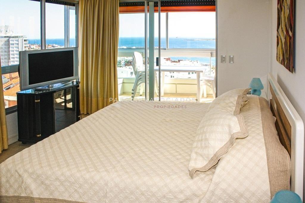 Apartamento de 3 dormitorios en venta en edificio