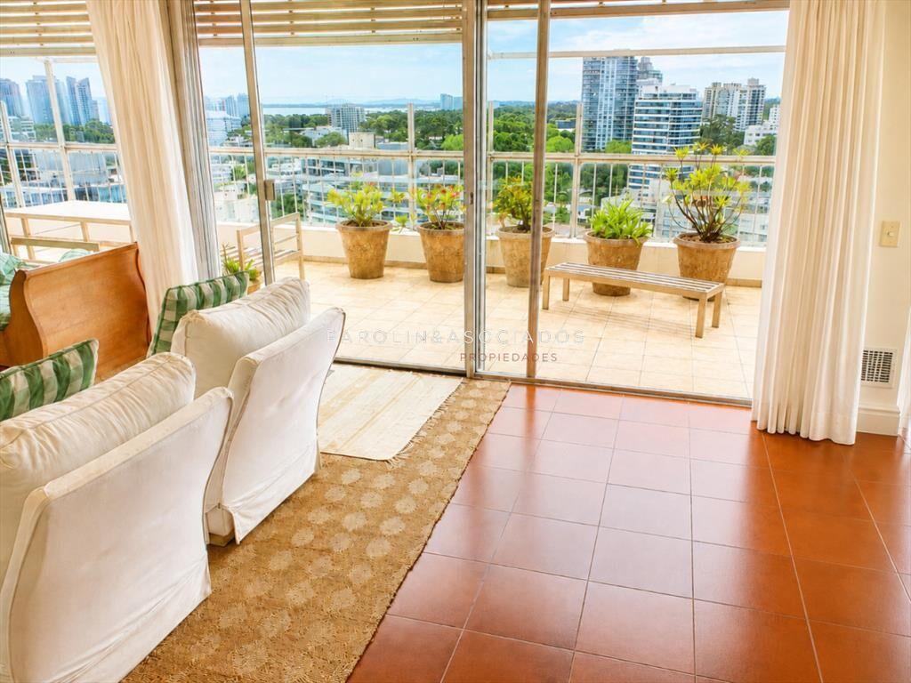 Espectacular penthouse en venta. Edificio Tiburon planta de