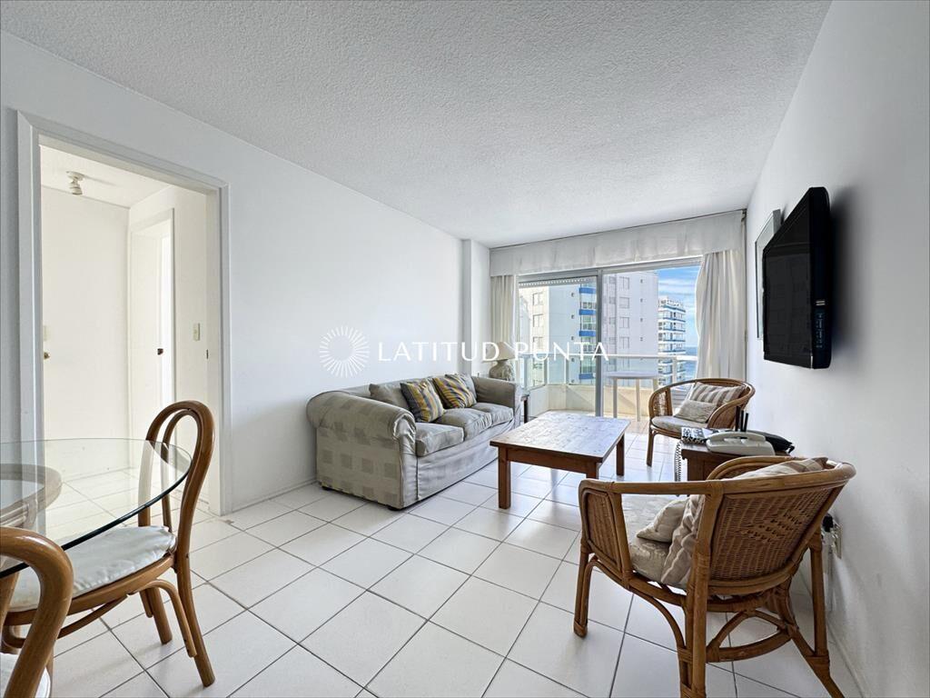 Apartamento en Brava, 2 dormitorios, piso alto