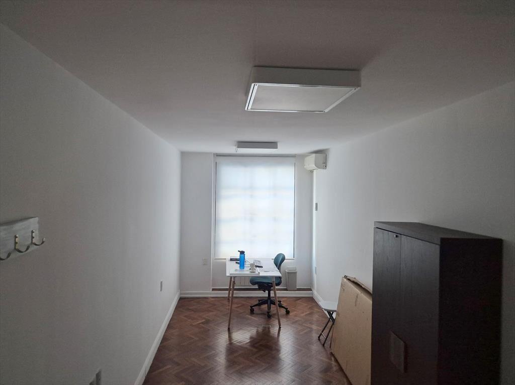 VENTA - OFICINA - CON RENTA O PARA OCUPAR- CENTRO 18 DE JUL