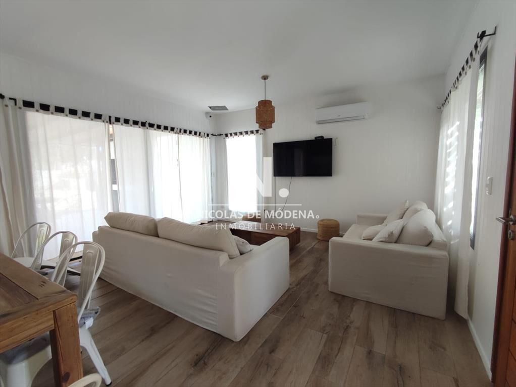 Vende impecable casa de 3 dormitorios en La Punta