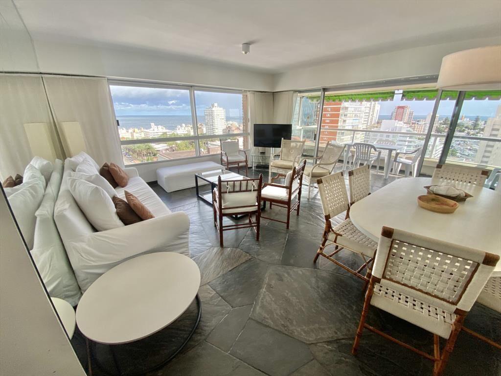 APARTAMENTO EN VENTA DE 3 DORMITORIOS 3 BAÑOS 2