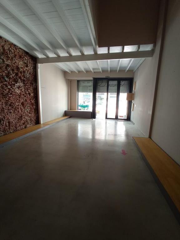 Sarandi y 33, 220 m2, doble altura, 7 mts de frente , nuevo