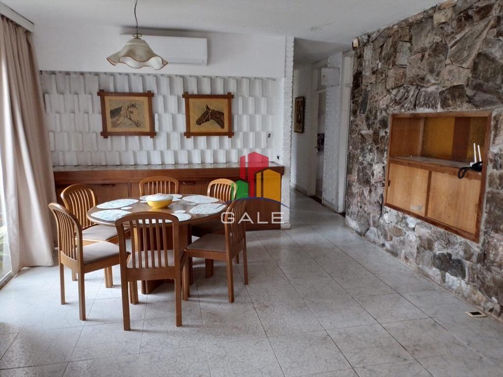 Hermosa casa en Mansa a dos cuadras del Mar en alquiler anu