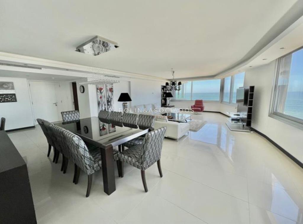 Apartamento en venta de 3 dormitorios en Tiburón