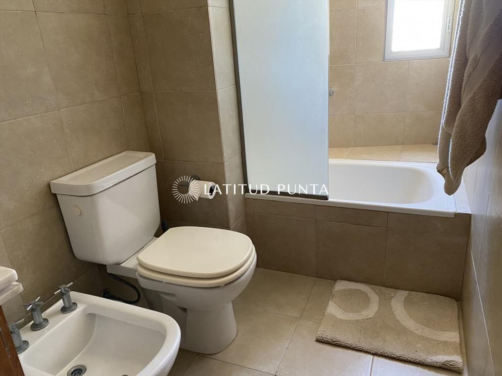 Apartamento en Roosevelt, 3 dormitorios más