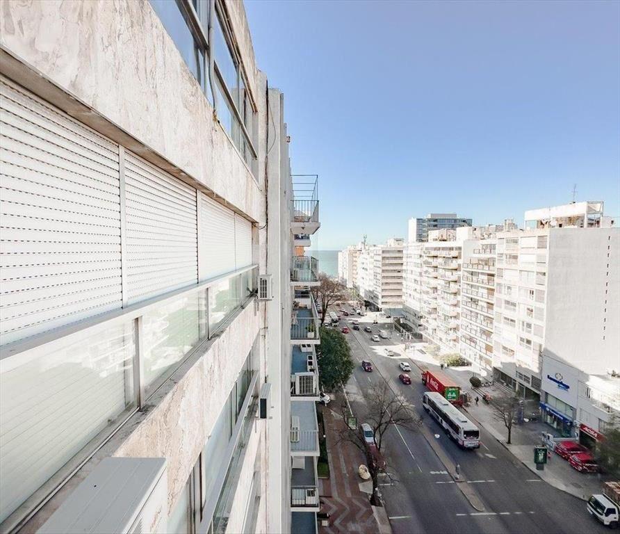 Venta Apartamento 4 Dormitorios 2 Garaje Pocitos