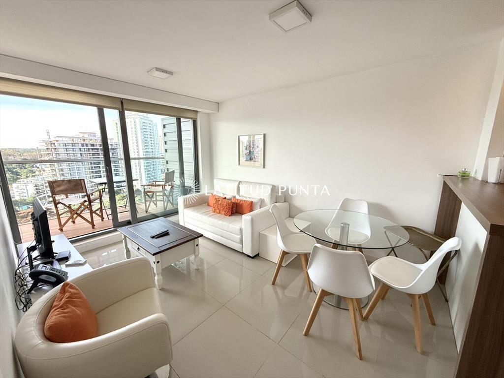 Brava, piso alto de 1 dormitorio y medio
