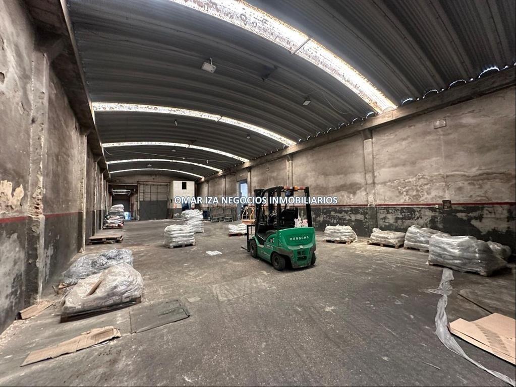Venta local industrial Sayago, galpón depósito con oficinas