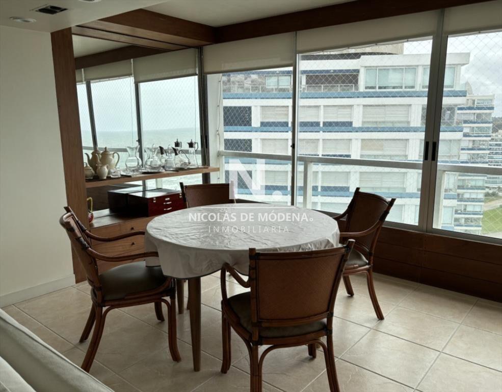 Departamento de 3 dormitorios + dep en venta con