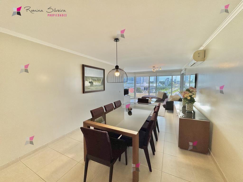 Exclusivo apartamento 3 Dormitorios mas serv ,