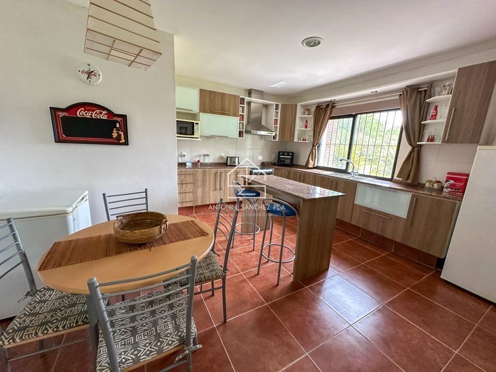 Hermosa casa en barrio Residencial de Punta del Este a paso