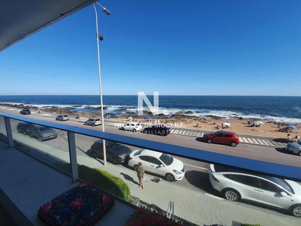 Departamento en venta frente al mar.