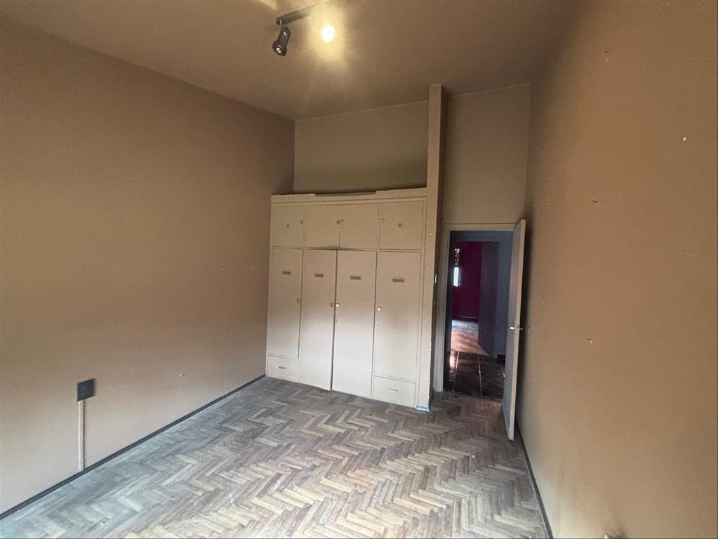 Dos casas en mismo padrón en Colón. Con renta.