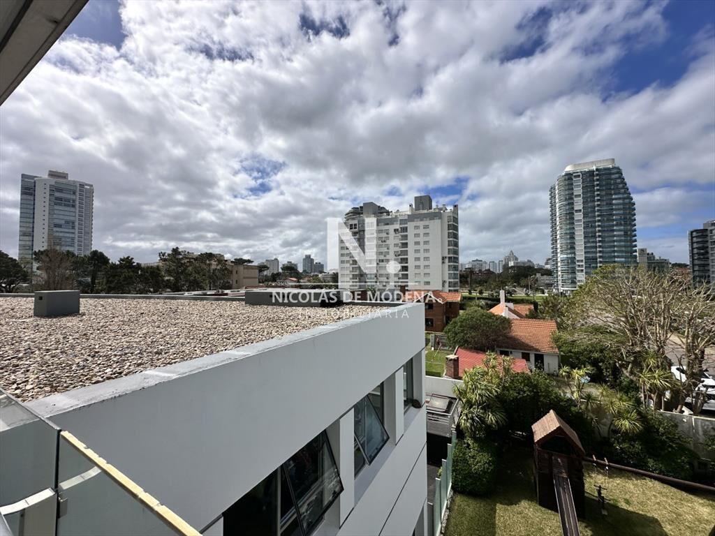 Vende apartamento de 3 dormitorios en Seasons del