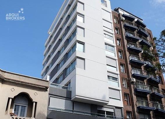Apartamento de un dormitorio en venta en Parque Rodó con ga