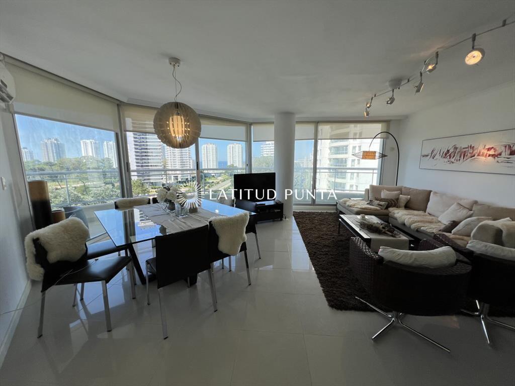 Ocena Drive, amplio apartamento de 4 dormitorios
