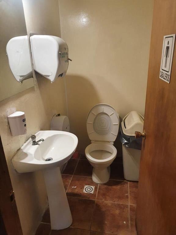local - 18 de julio y Paraguay, apto gastronomía, 115 m2 ,