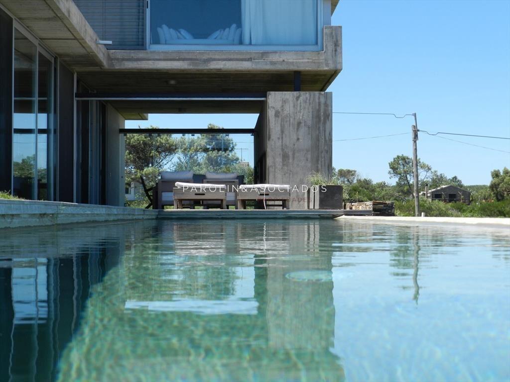Moderna casa frente al mar en venta en TÃ­o Tom,