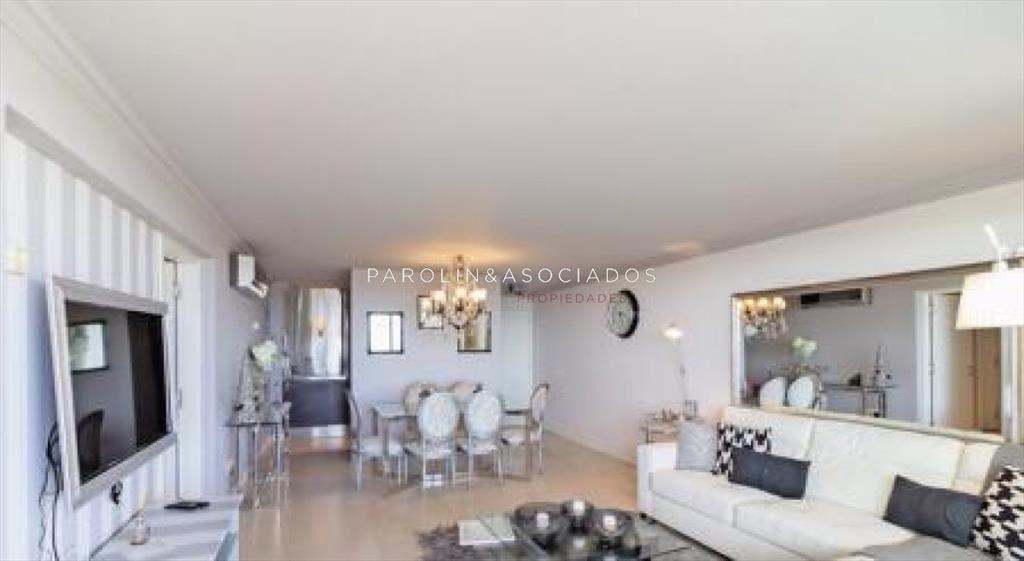 Hermoso apartamento en venta en piso alto en Yoo,