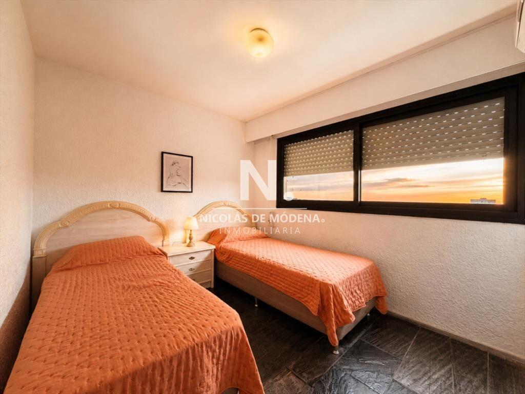 Apartamento en Playa Brava - 2 Dormitorios y 2 -