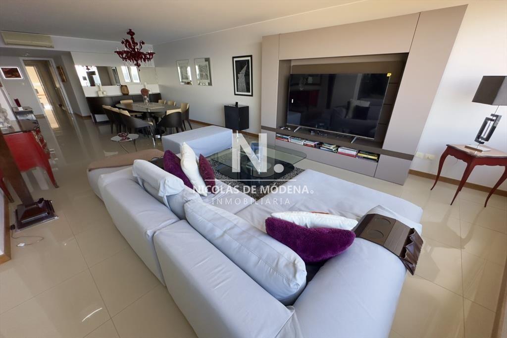Apartamento de 3 dormitorios en torre de categoría - Prime