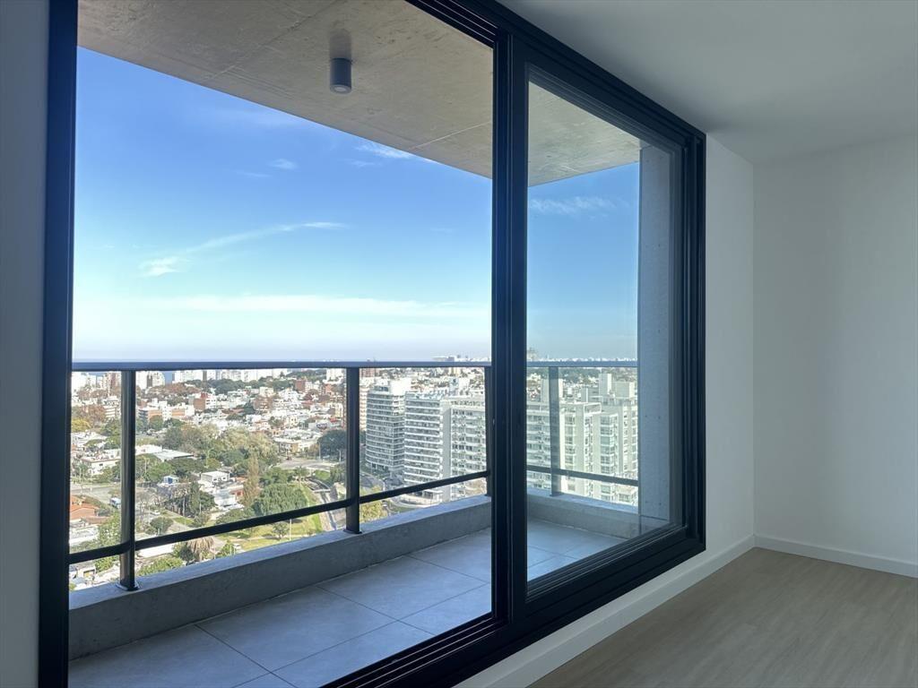Venta con renta 2 dormitorios con garaje en Malvín - Estr...