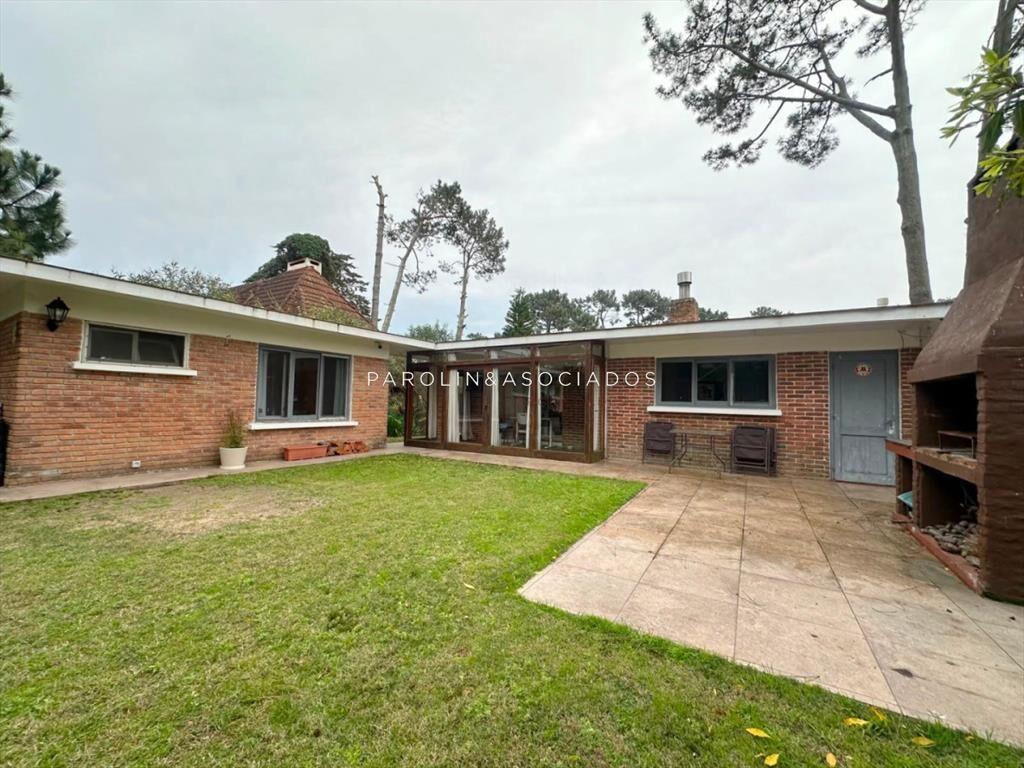 Casa en Venta de 2 Dormitorios ubicada en Pinares. Punta de
