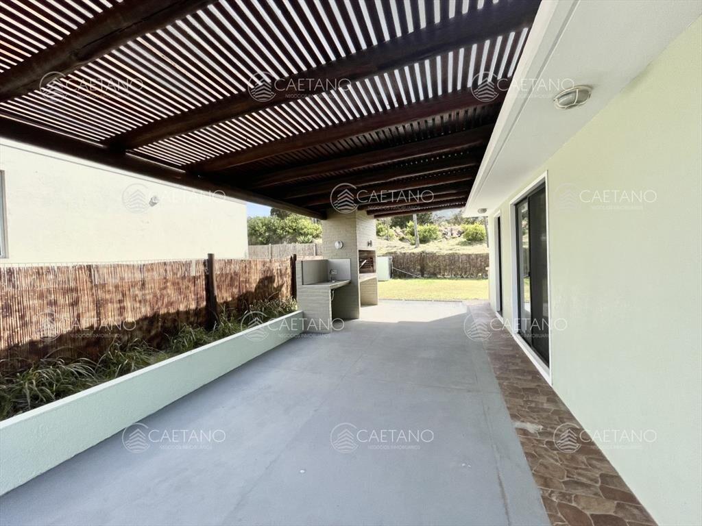 Venta casa - 2 dormitorios + Piscina - Punta