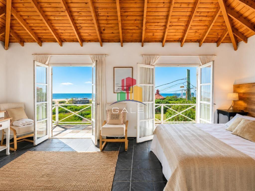 Excelente Casa de 4 Dormitorios con Piscina y Parrillero en