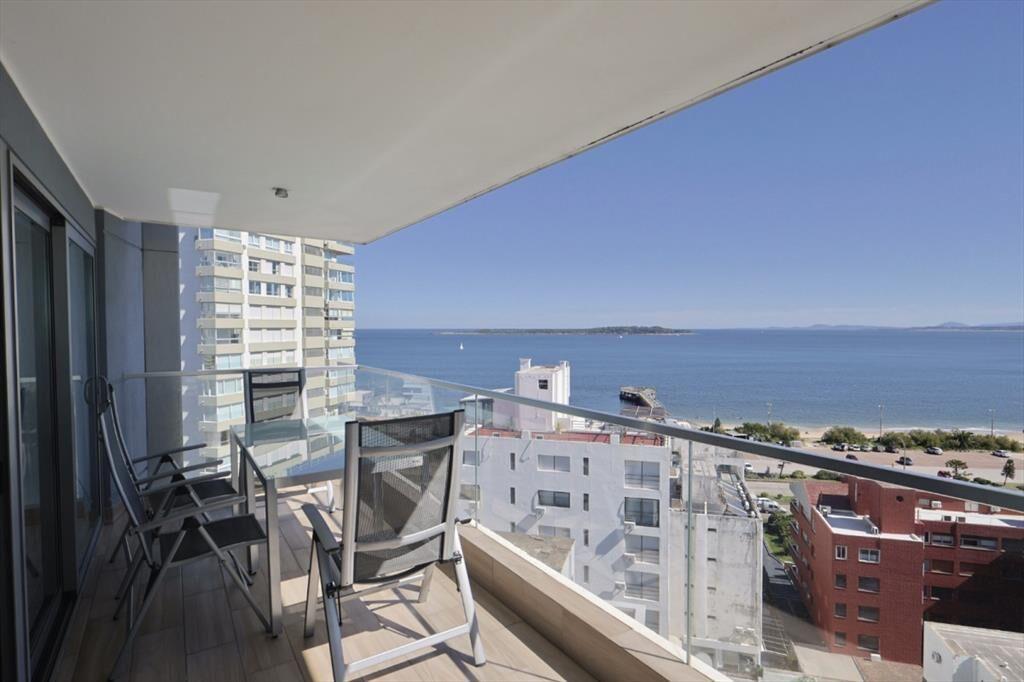 VENTA APARTAMENTO 3 DORMITORIOS + DEPENDENCIA