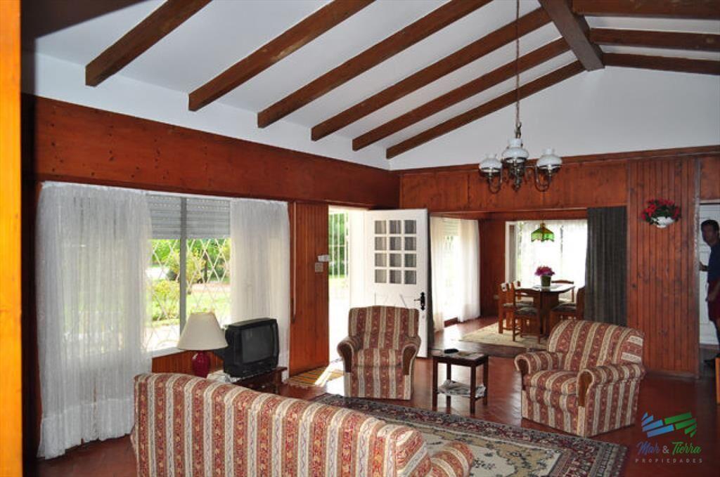 En venta Casa 3 dormitorios con buen terreno en