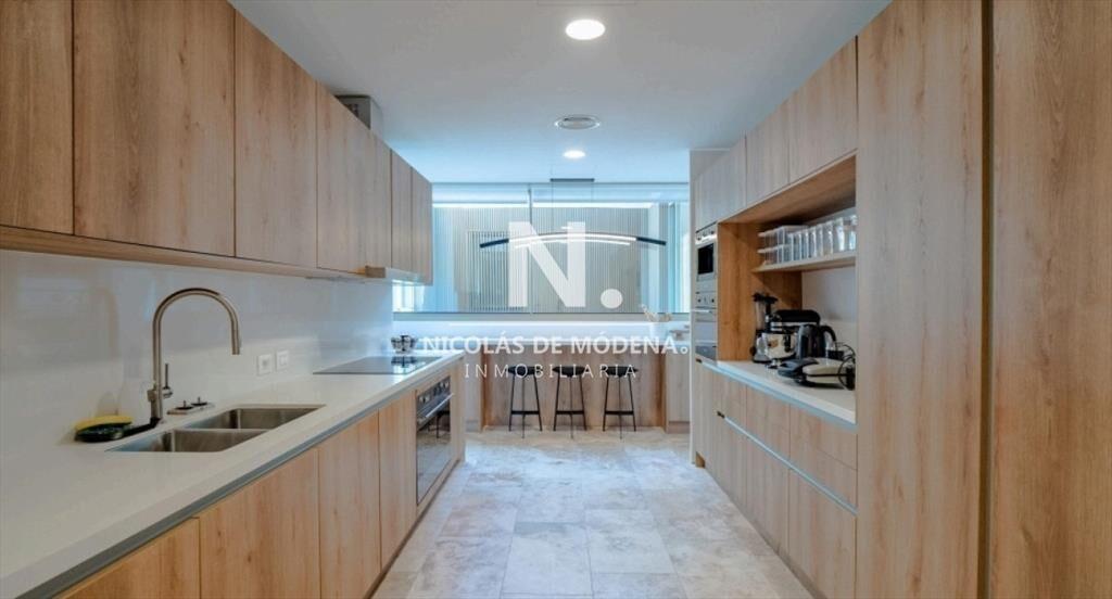 Venta de apartamento de 683m2, 4 dormitorios en