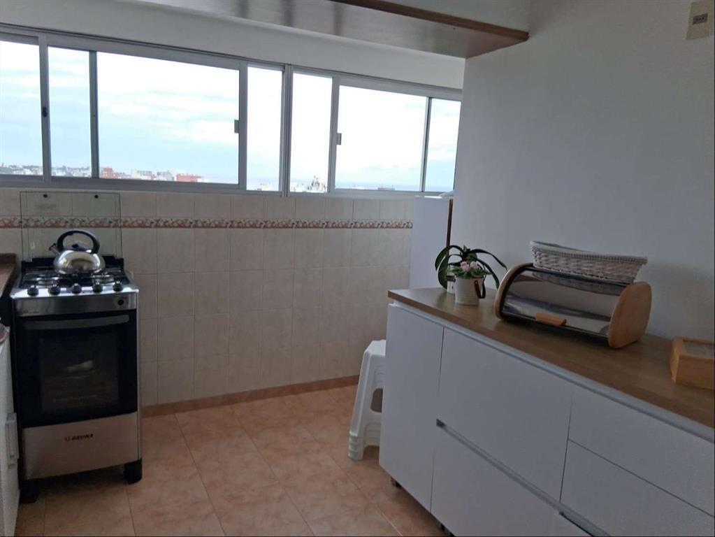 HERMOSO APARTAMENTO A METROS DE RAMBLA 4 dormitorios 2 baño