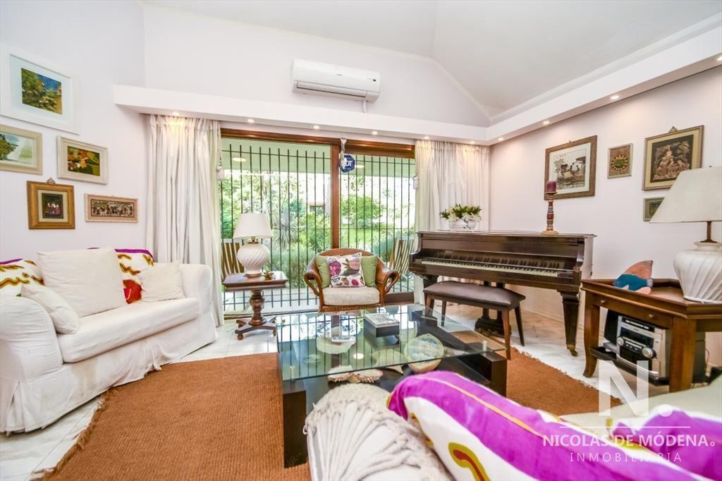 Casa de Cuatro Dormitorios en Venta - Punta del Este