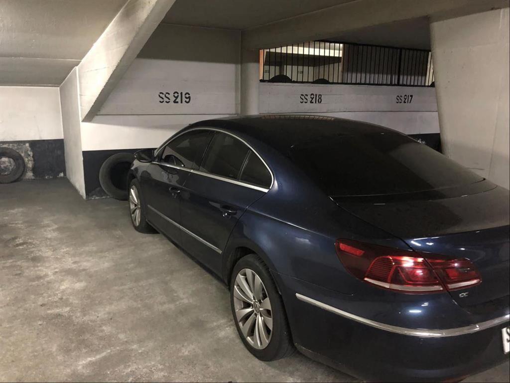 COCHERA EN CALLE RINCÓN E ITUZAINGÓ