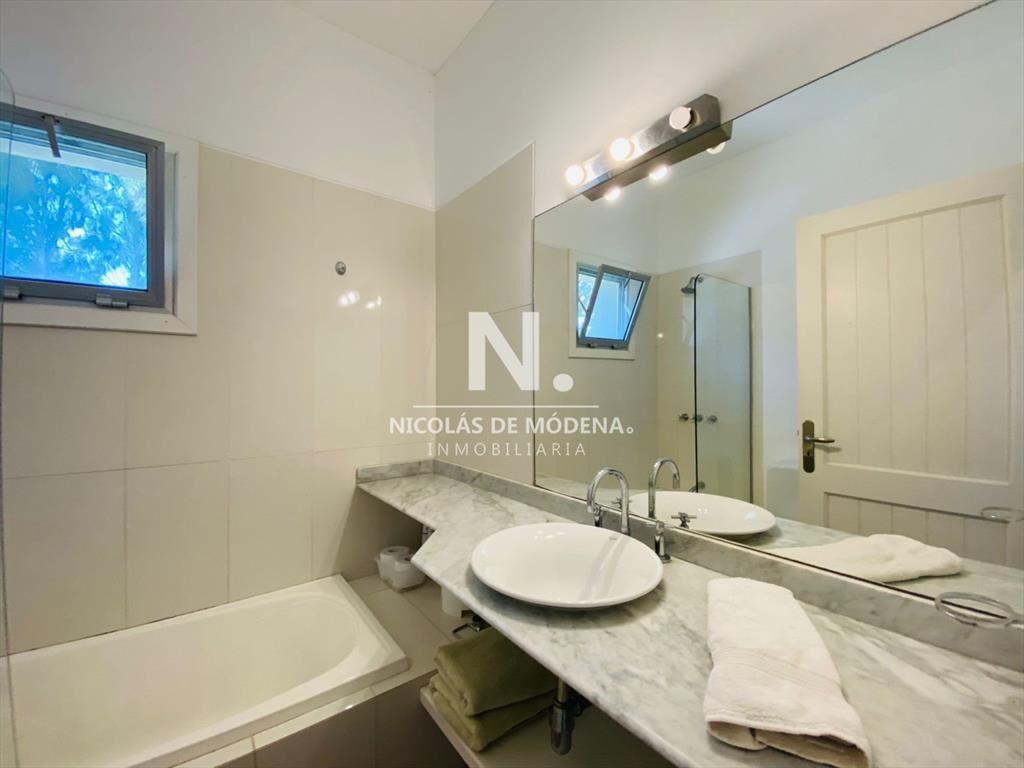 Casa en Venta 3 Suites y Dependencia en Barrio Privado Mana