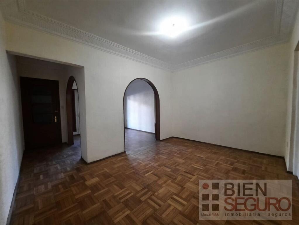 Linda casa de 2 plantas en venta en Pocitos