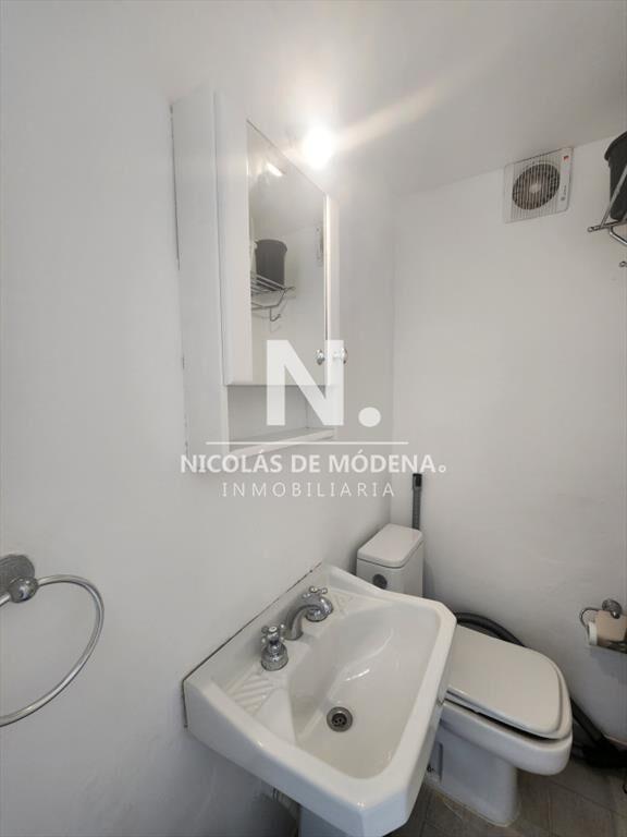 Vende apartamento de 2 dormitorios + dependencia de servici