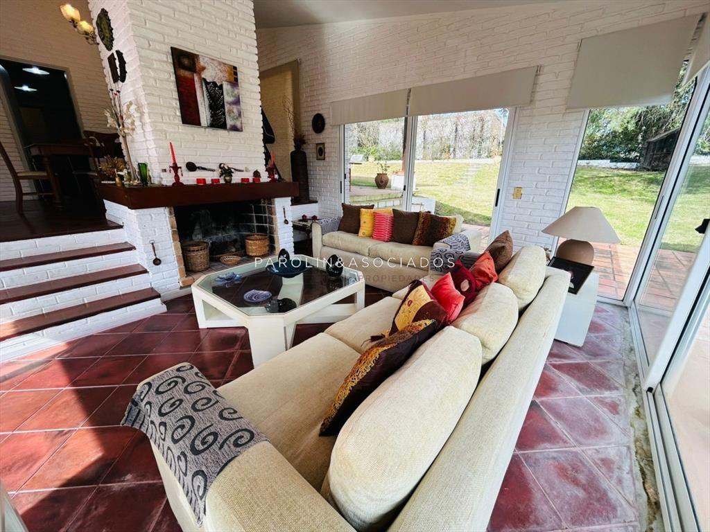 Casa en Venta de 3 Dormitorios en Jardines de Del