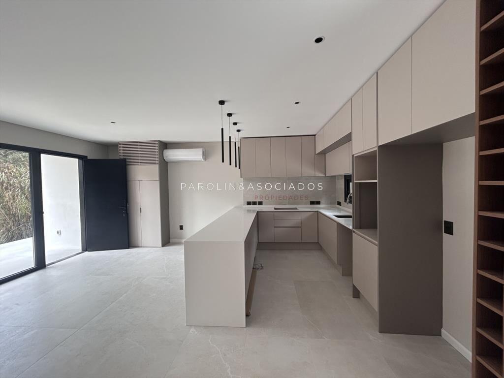 Venta casa en Club del lago Punta Ballena