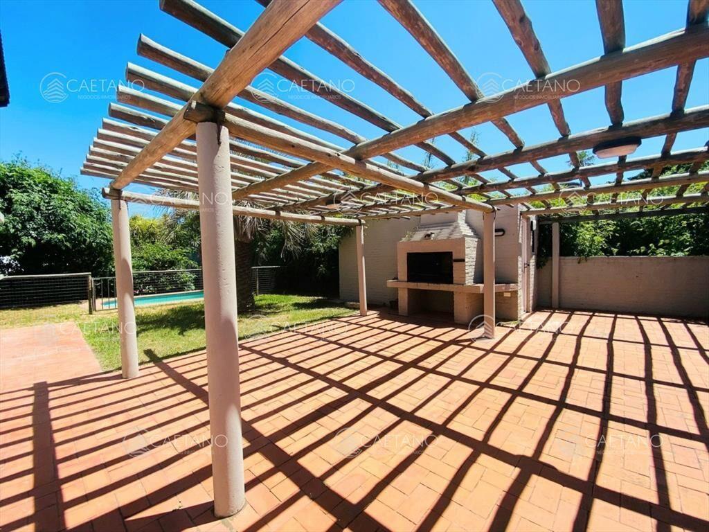 Excelente casa en venta de La Barra de tres + con