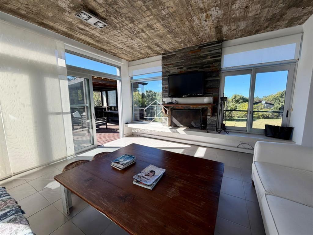 CASA EN VENTA DE 3 DORMITORIOS EN SUITE EN SAN A