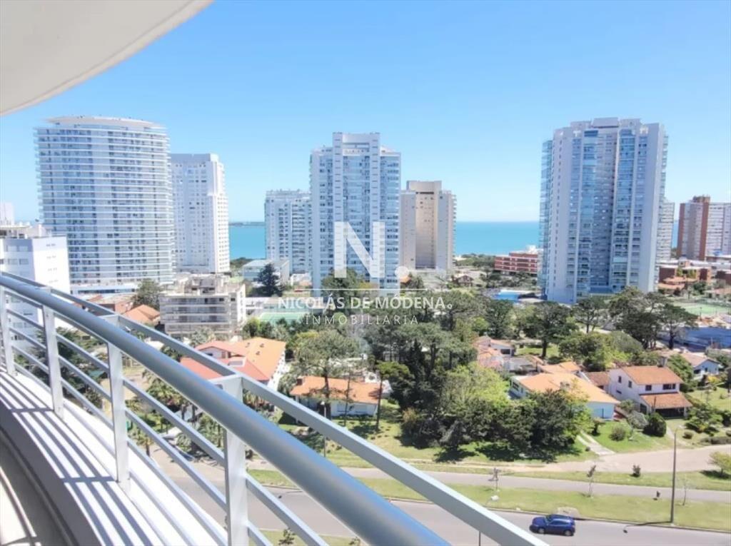 Apartamento en venta , aidy grill , punta del