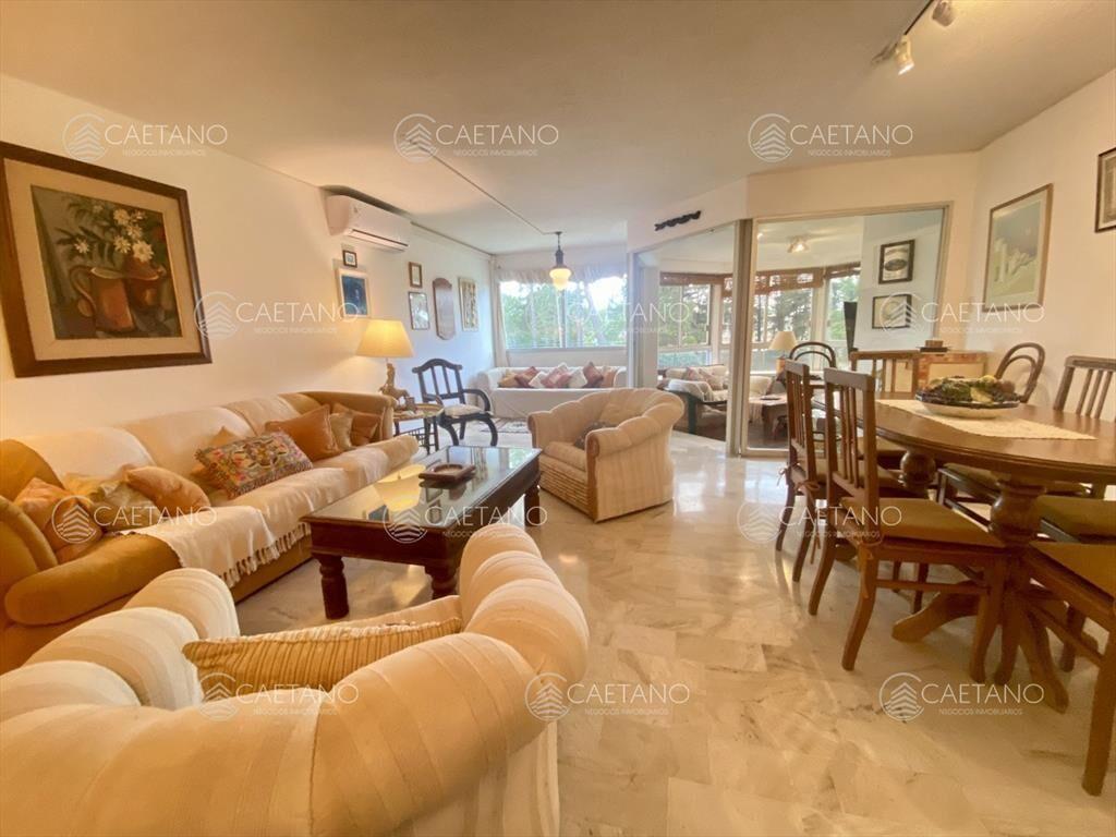 Venta apartamento 4 dormitorios 4 baños punta