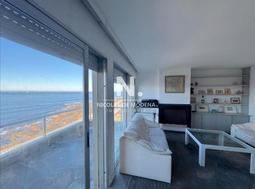 En venta impecable apartamento de 3 dormitorios y