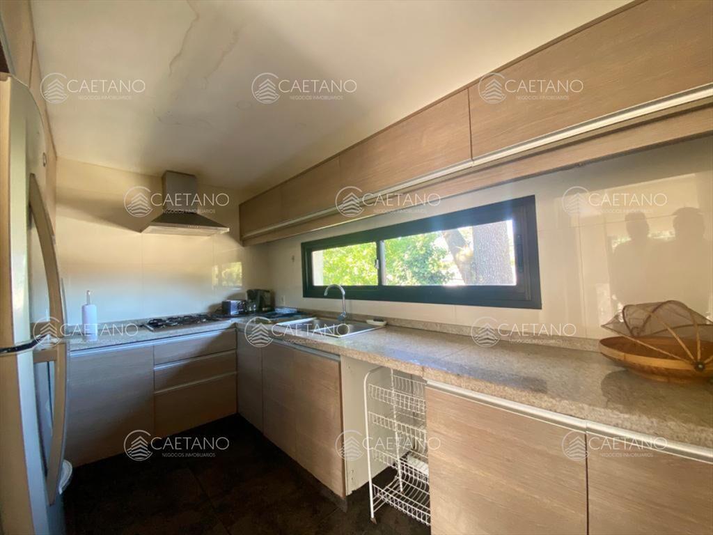 Casa Moderna de Piedra zona Pinares