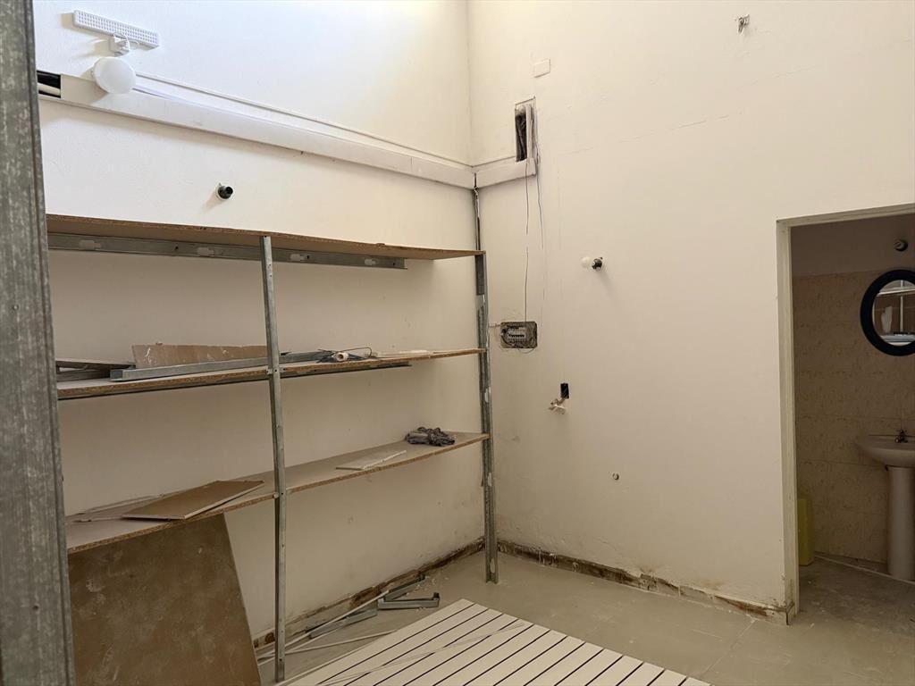 Alquiler local comercial de 110 m² en Peatonal Sarandí, Exc